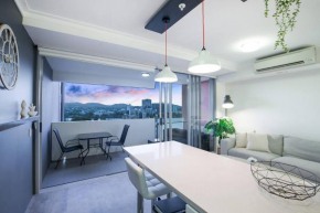 Boundless Horizons - Stylish Comfort & City Views